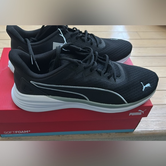 BRAND NEW W/TAGS AND BOX MEN’S PUMA SOFT FOAM SNEAKERS - Picture 1 of 5